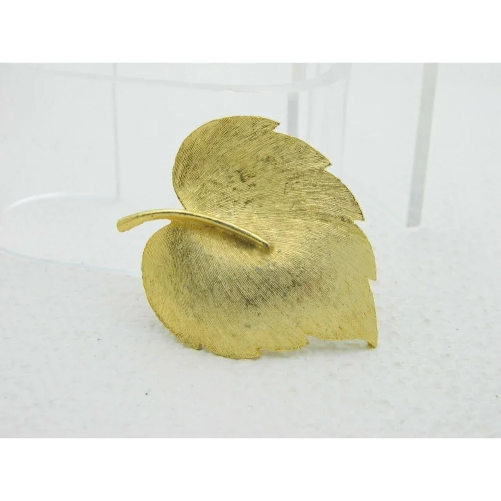 Vintage LG Lind Gal Gold Tone Textured Leaf Pin Br